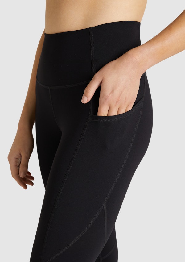 Side Pockets High Waisted Scrunch Butt Leggings In BLACK