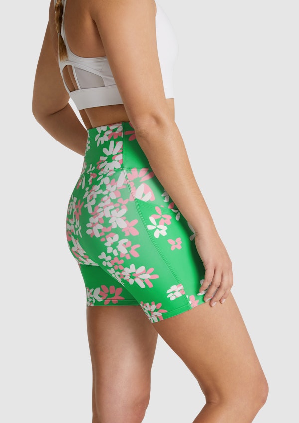 Mid Thigh Hr Pkt Short