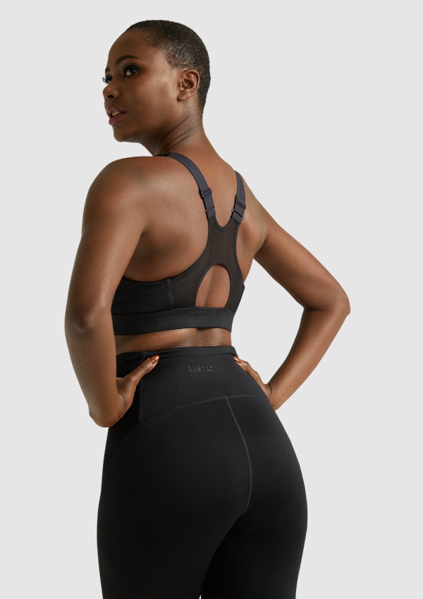 Black Yoga Set For Women W/ Sports Bra & Fitted Mesh Cropped Yoga Pants