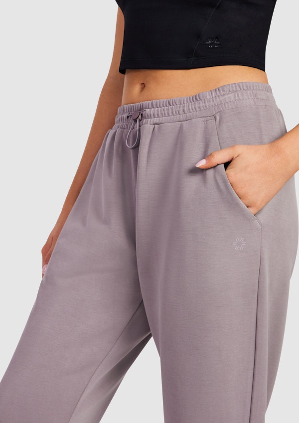 Travel Cropped Pants