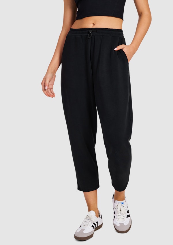 Travel Cropped Pants
