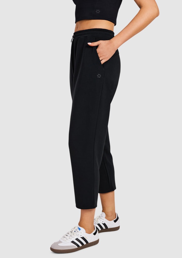 Travel Cropped Pants