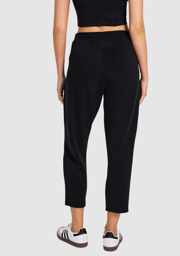 Travel Cropped Pants