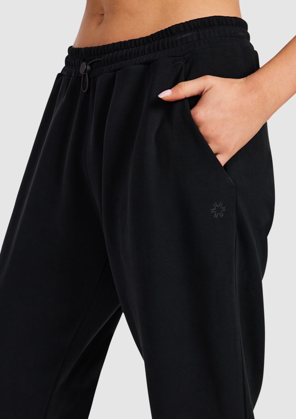 Travel Cropped Pants
