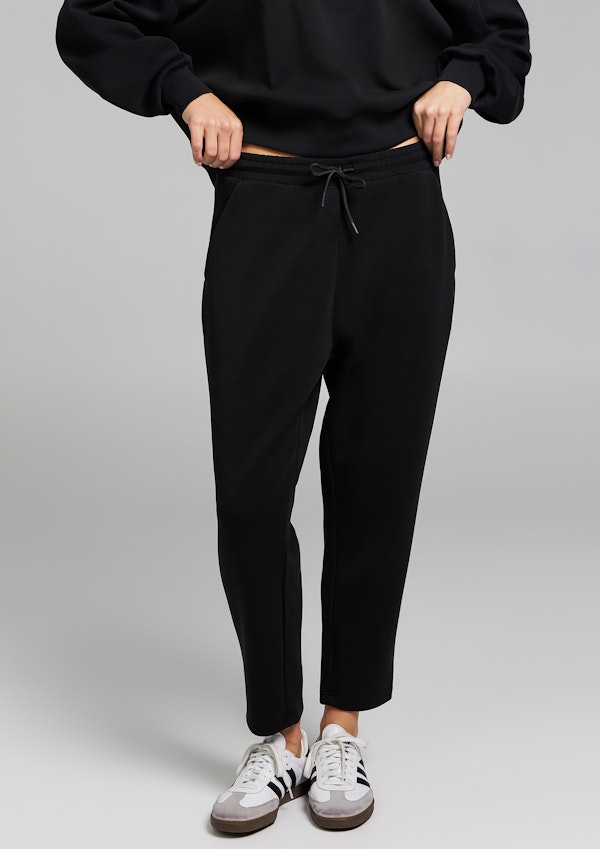 Travel Cropped Pants