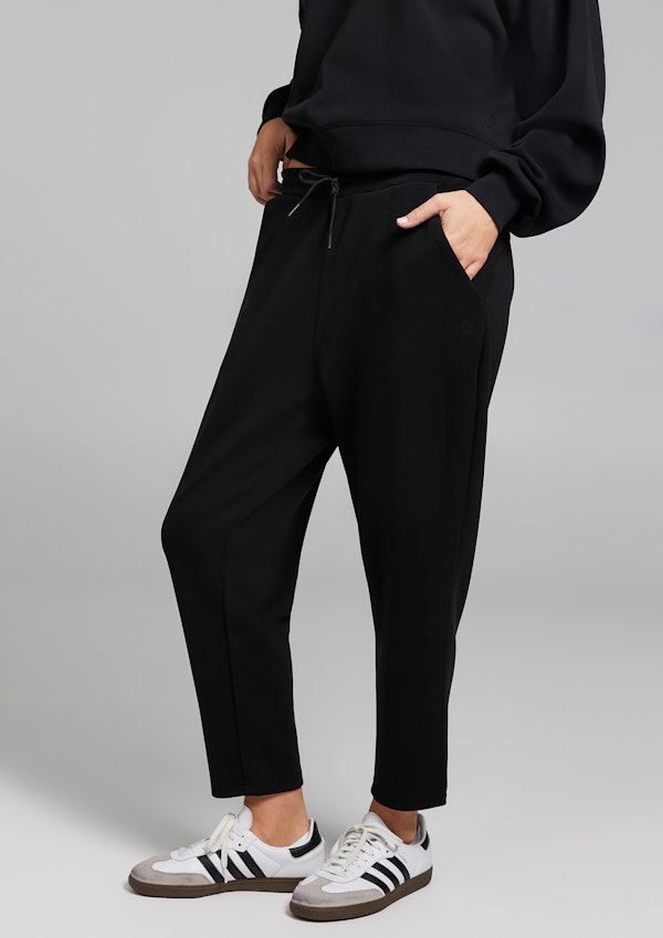 Travel Cropped Pants