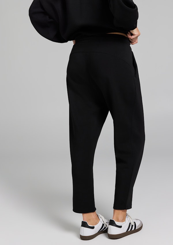 Travel Cropped Pants