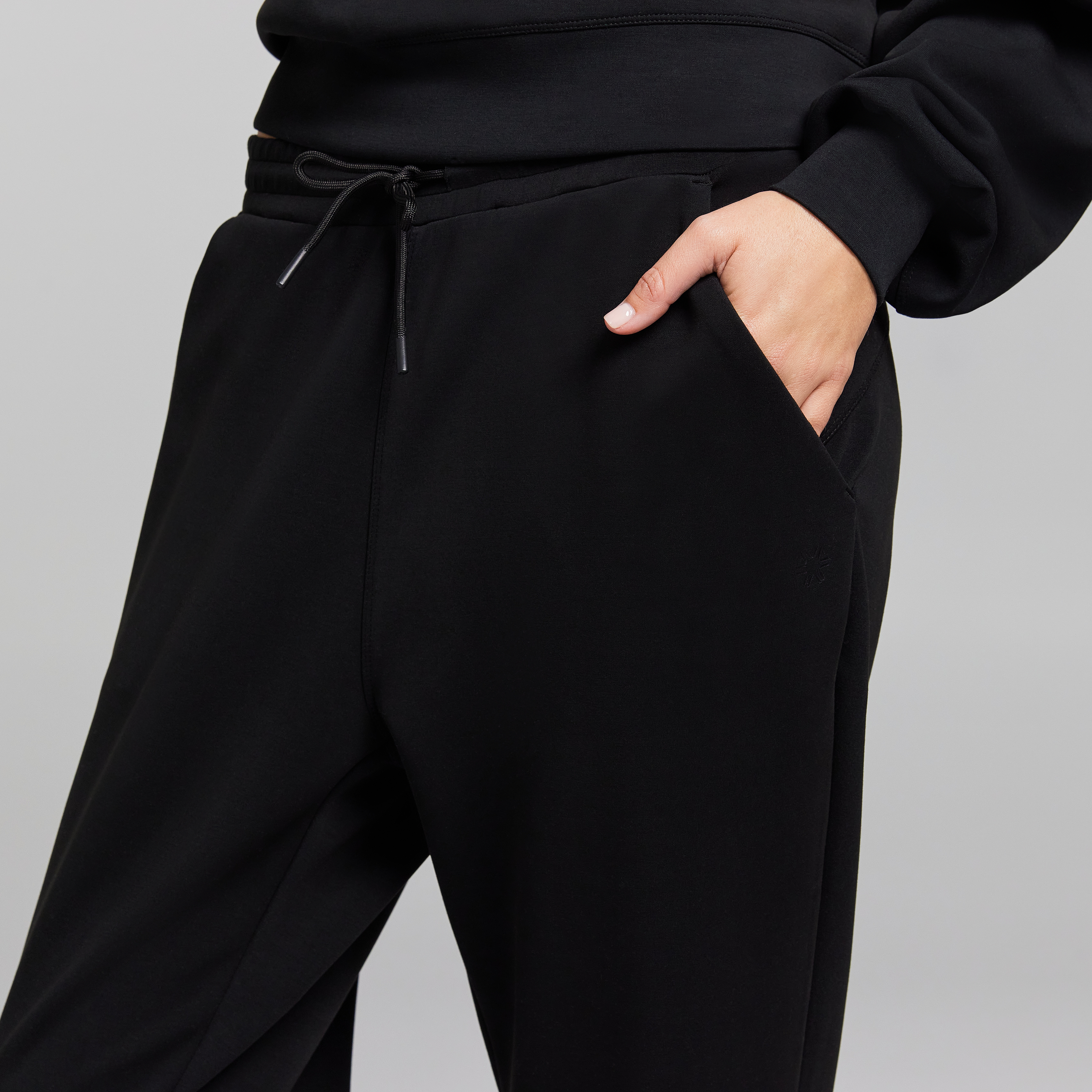 Travel Cropped Pants