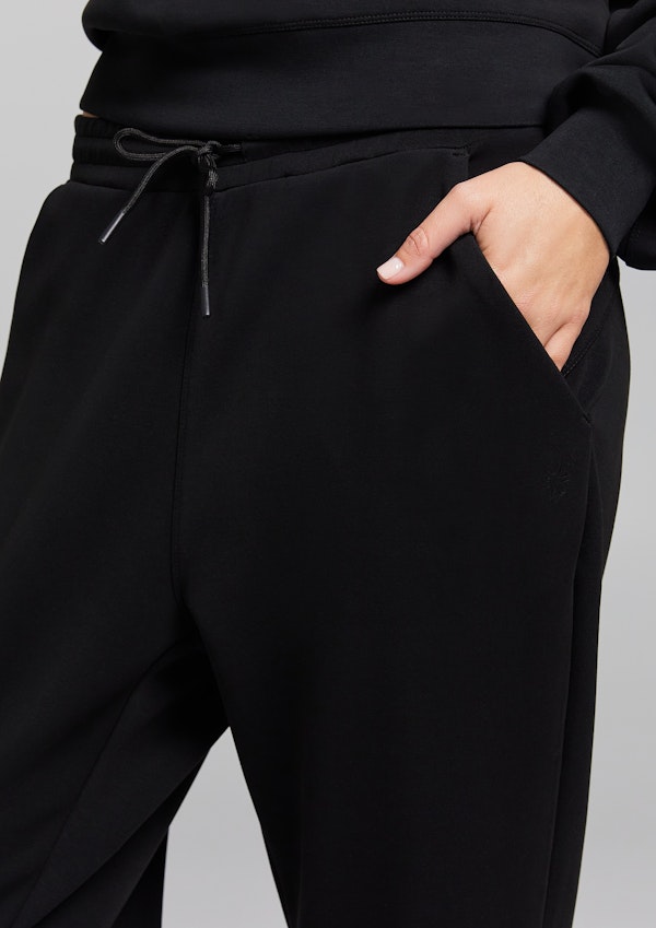 Travel Cropped Pants