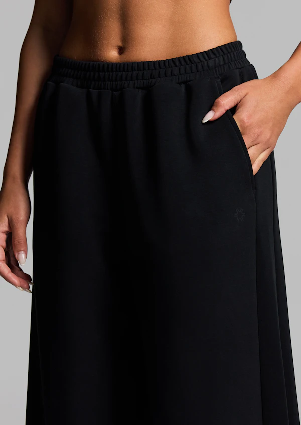 Travel Rib Wide Leg Pants
