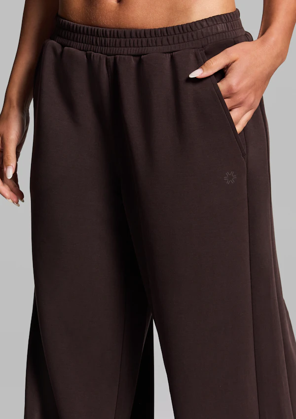 Travel Rib Wide Leg Pants