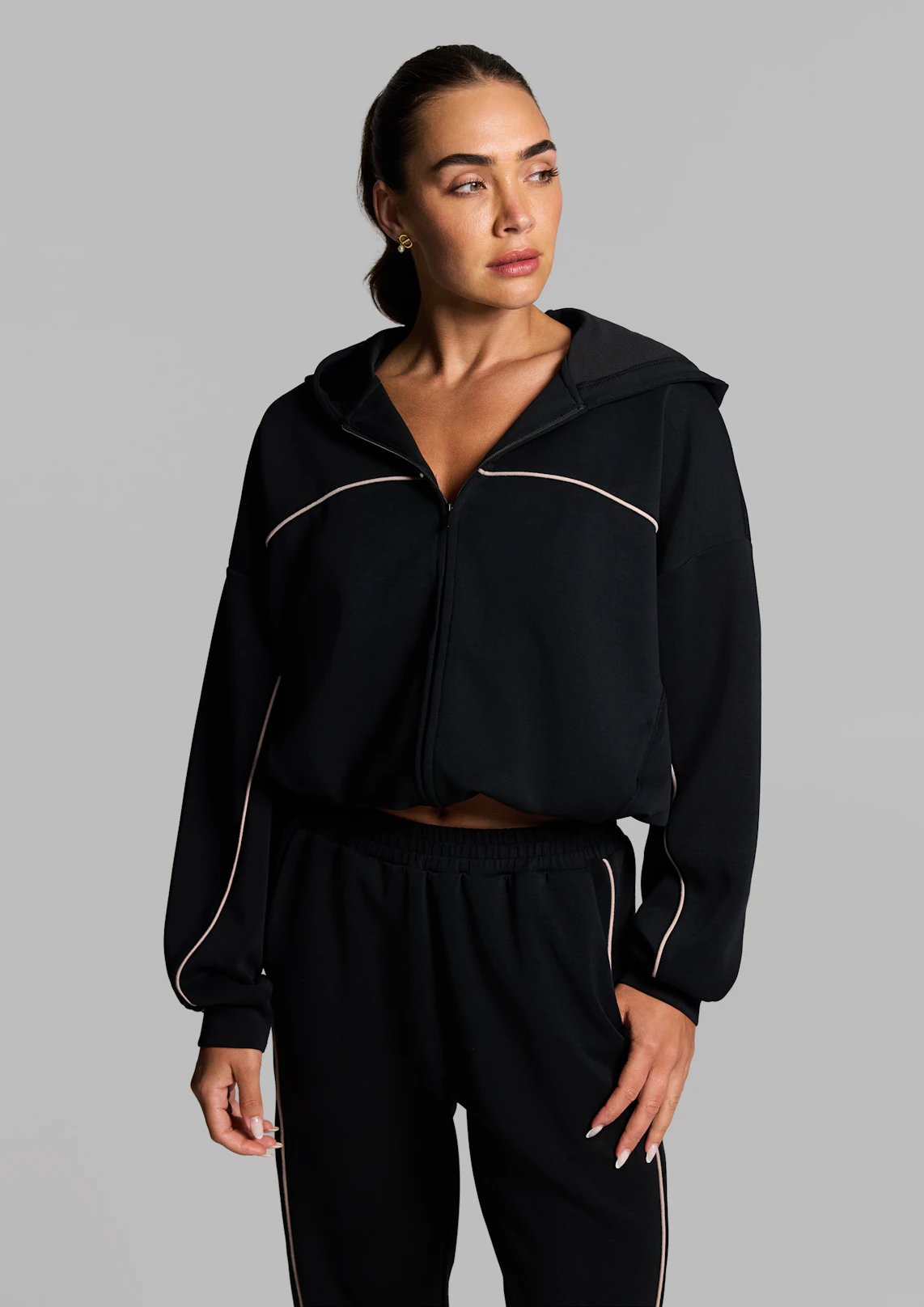 Travel Piped Cinch Zip Through