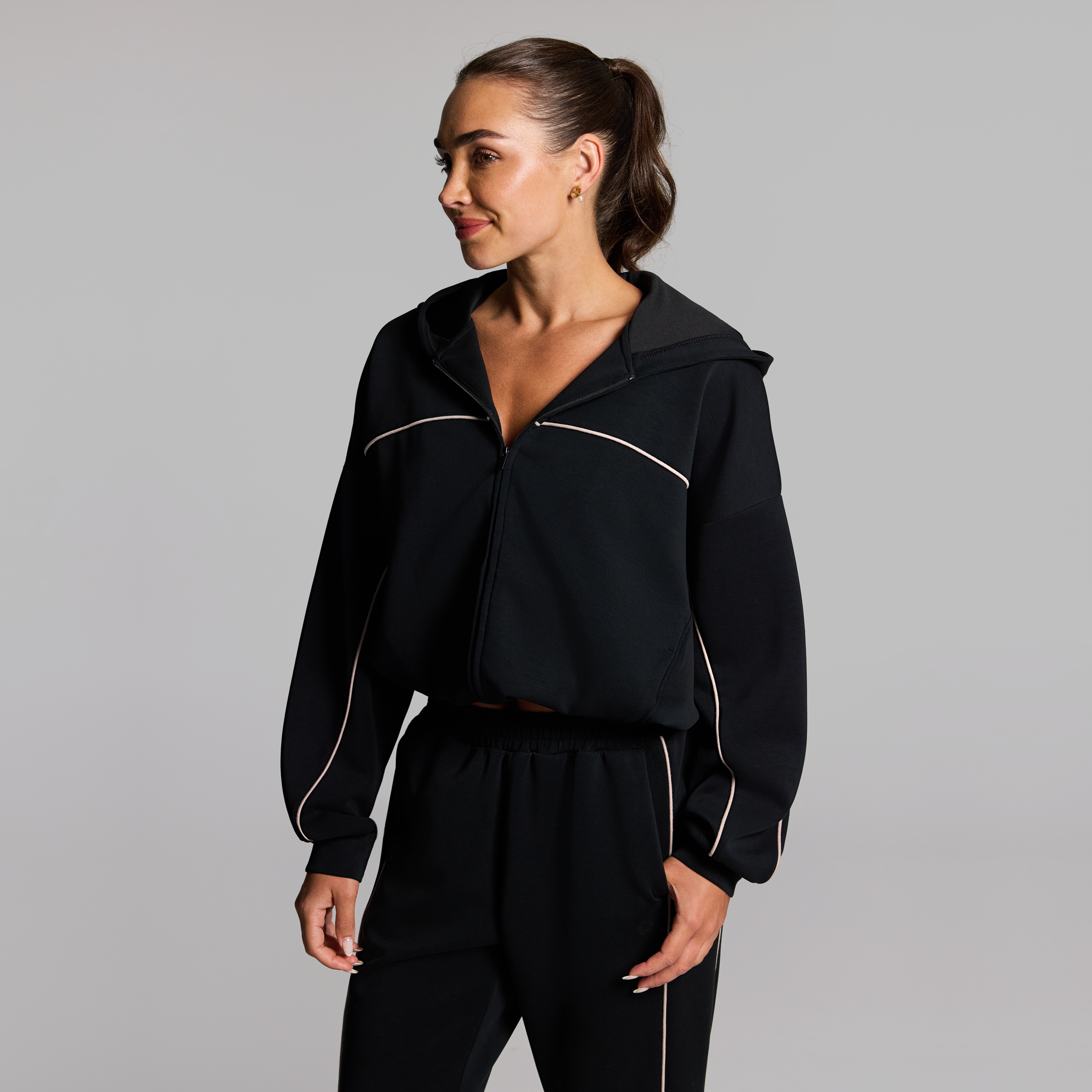 Travel Piped Cinch Zip Through