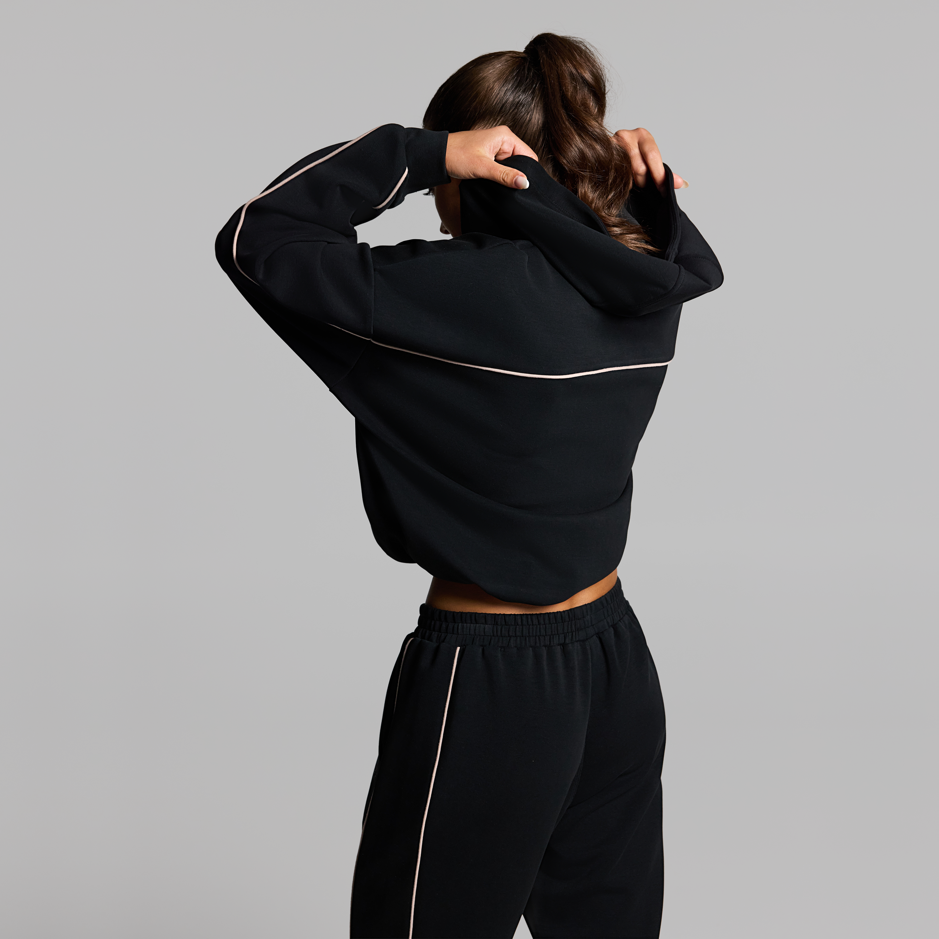 Travel Piped Cinch Zip Through