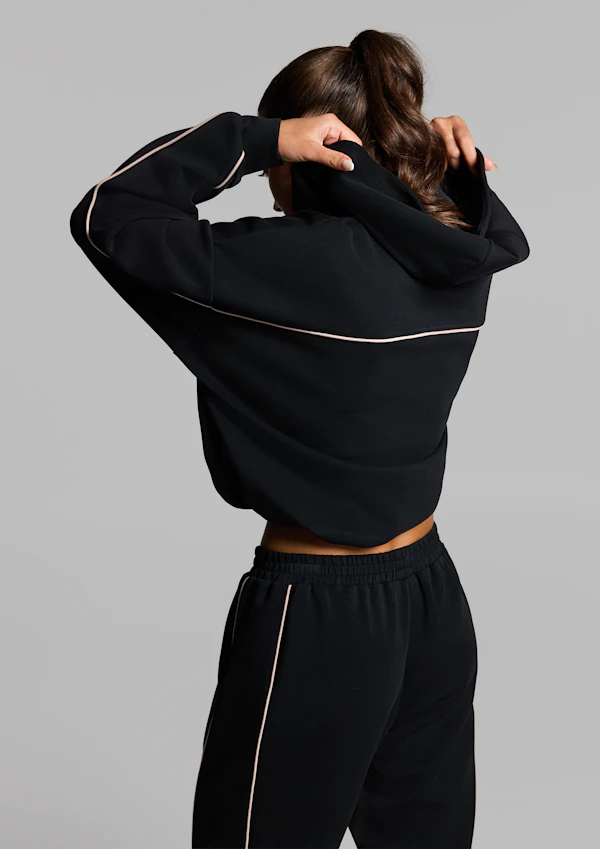 Travel Piped Cinch Zip Through