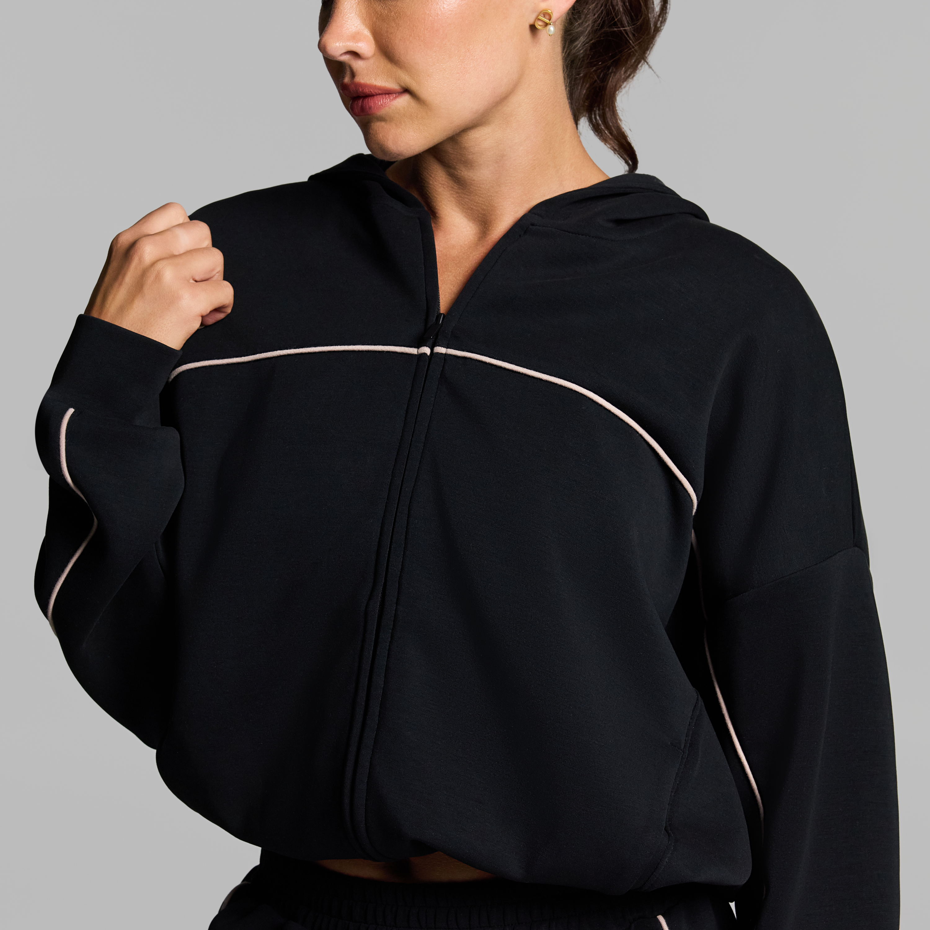 Travel Piped Cinch Zip Through