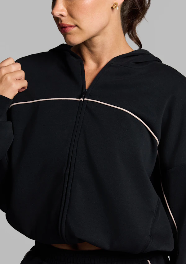 Travel Piped Cinch Zip Through