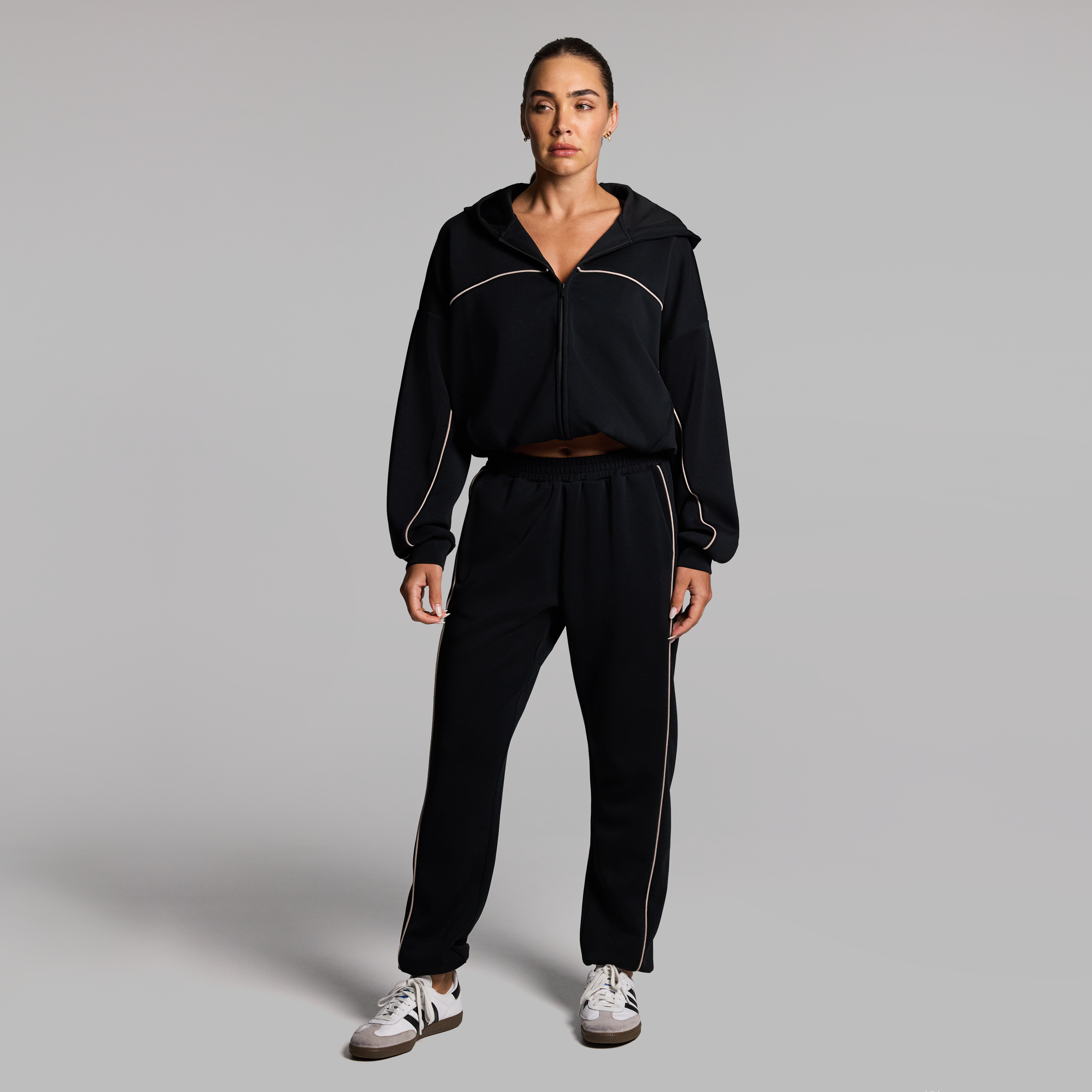 Travel Piped Cinch Zip Through