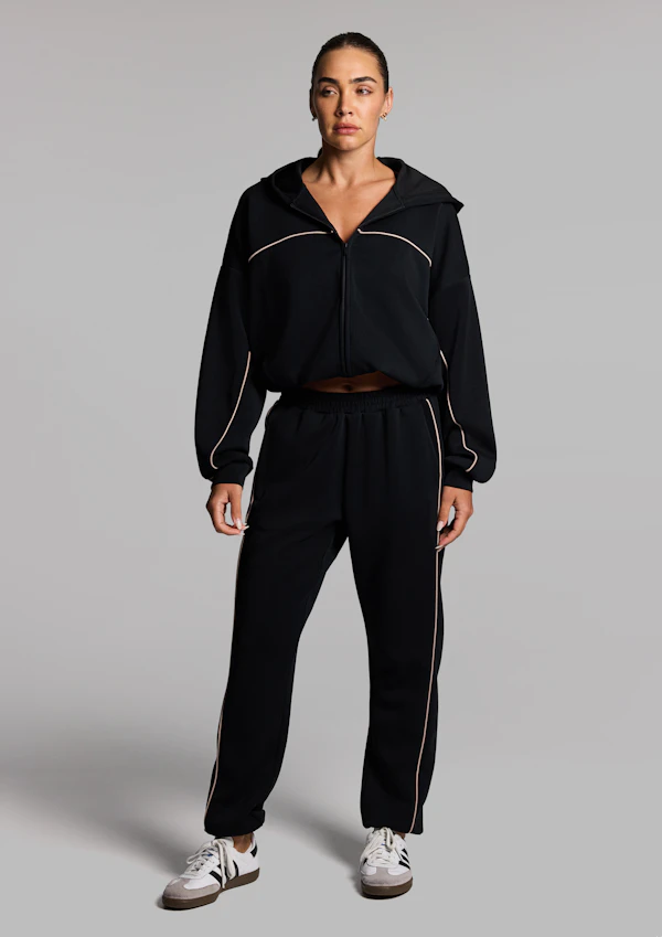 Travel Piped Cinch Zip Through