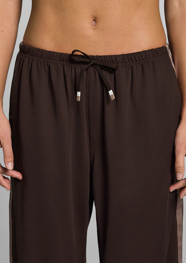 Straight Leg Active Mid Rise Trackpants