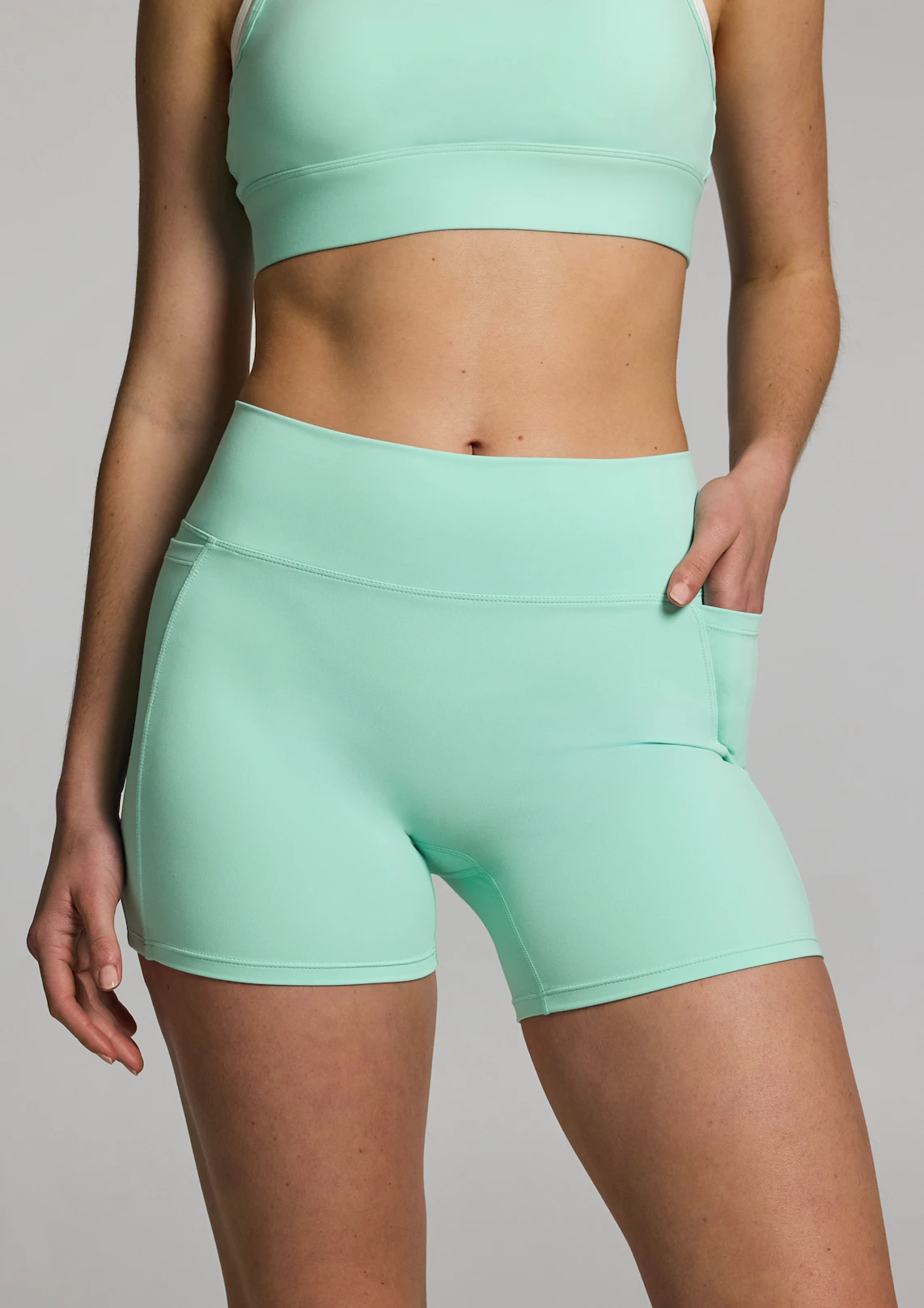 No Front Seam Pocket Mid Thigh Bike Shorts